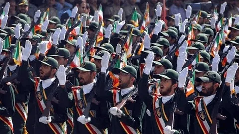 الحرس الثوري: استولينا على غواصة أميركية غير مأهولة في هرمز
