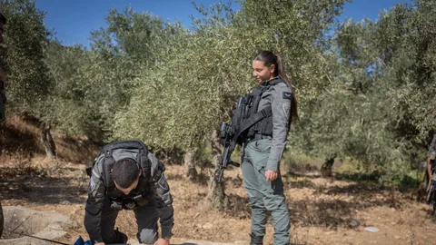 Police find deep excavation tunnel and arms in West Bank, sparking arrests, alarm