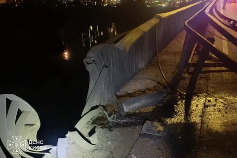 Ataques aéreos rusos paralizan el tránsito en tres puentes de Kiev, en una nueva táctica rusa  de desestabilización