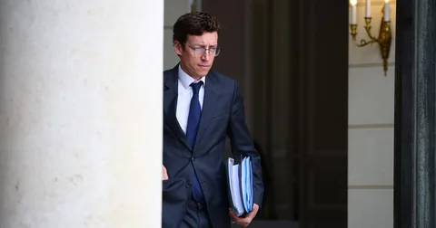 Blocus des lycées : entre 400 et 500 établissements totalement ou «partiellement» fermés lundi, 24 ont été «incendiés ou saccagés», annonce Édouard Geffray