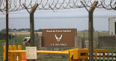 Robbanószereket keresnek a brit Fairford katonai bázisnál, egy környékbeli települést evakuáltak
