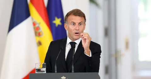 Blocus des lycées : la colère ne justifie pas la violence et les responsables politiques ne doivent pas la «légitimer», affirme Emmanuel Macron
