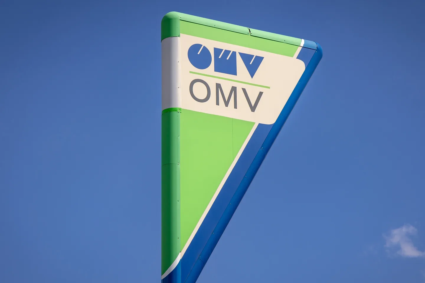 Reacția OMV Petrom, care deține platforma Pescăruș din Marea Neagră, după ce o navă din zonă a fost lovită de o dronă