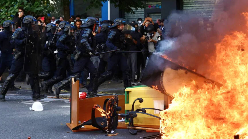 Riot Police Clash With Protesters in Major French Unrest