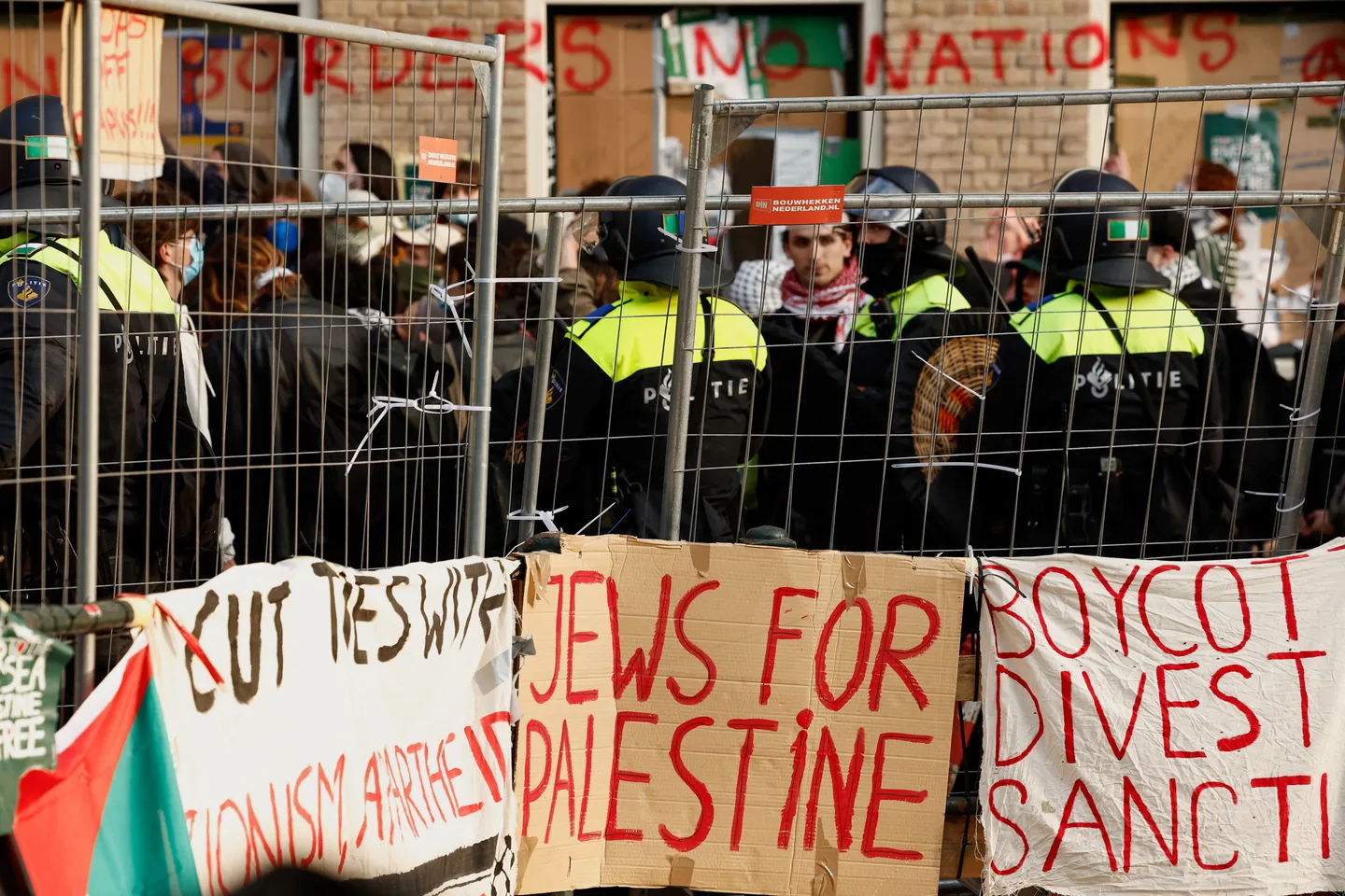 Israelis warned of 'lengthy and invasive' luggage inspections in Netherlands post goods ban