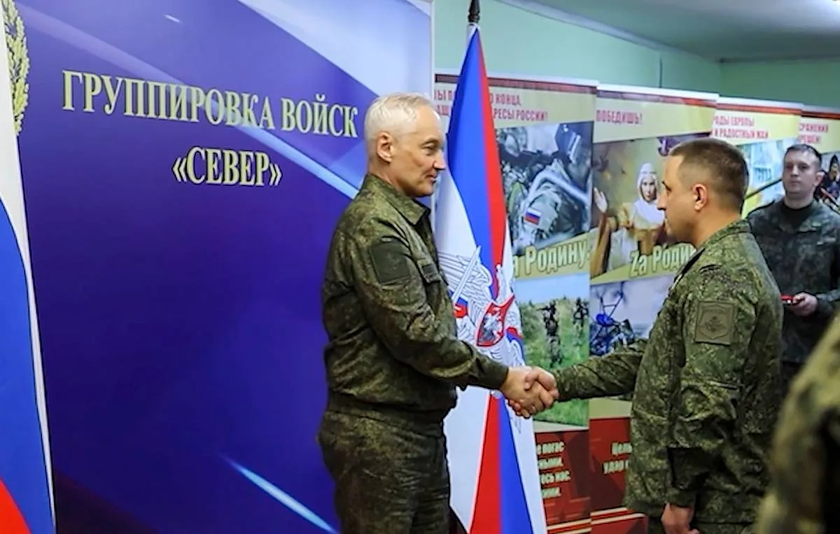 Defense minister inspects Battlegroup North, hears reports on current situation