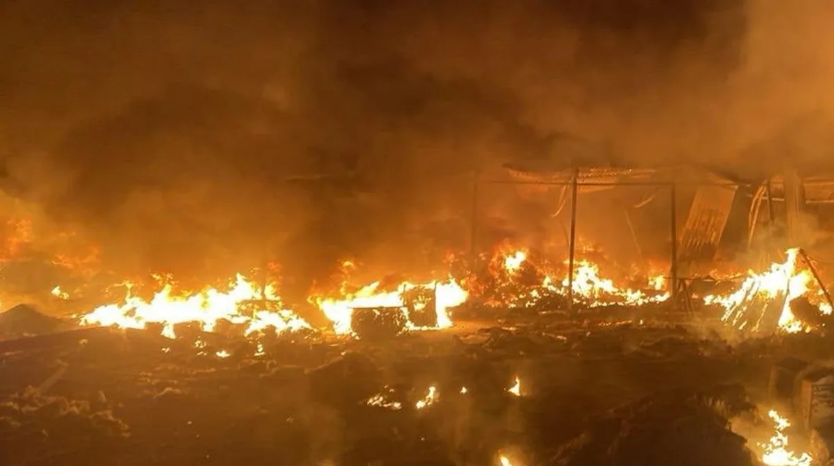 Росіяни вдарили по Києву балістикою: пошкоджені житлові будинки, є заблоковані люди