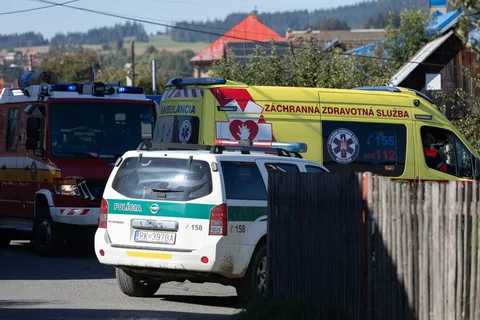 Atac într-o şcoală din Slovacia. Un elev a înjunghiat două profesoare şi o colegă. O persoană a murit