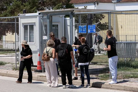 Ξεκίνησε η δίκη για την τραγωδία των Τεμπών στη Λάρισα: «Παρά τις προσπάθειες να θαφτεί, η αλήθεια θα λάμψει»