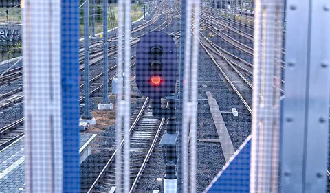Suspected sabotage on the rails halt Dutch trains on Budget Day