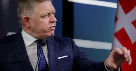 Premierul slovac Fico cere un summit la Bruxelles pe tema preţului carburanţilor: „Ce se întâmplă acum e dovada cinismului UE”