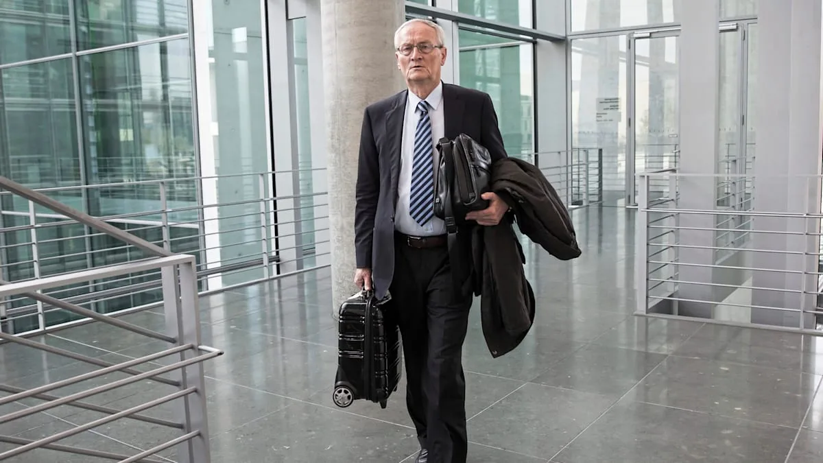 „Wir reden hier über ungefähr zweitausend Dokumente mit vertraulichen Informationen“